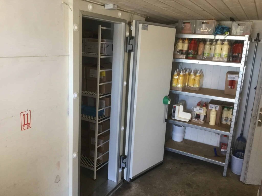 Kølerumsdøre, porte og luger til køle-/ og fryserum Fryserumsdør kan påbygges gammelt rum